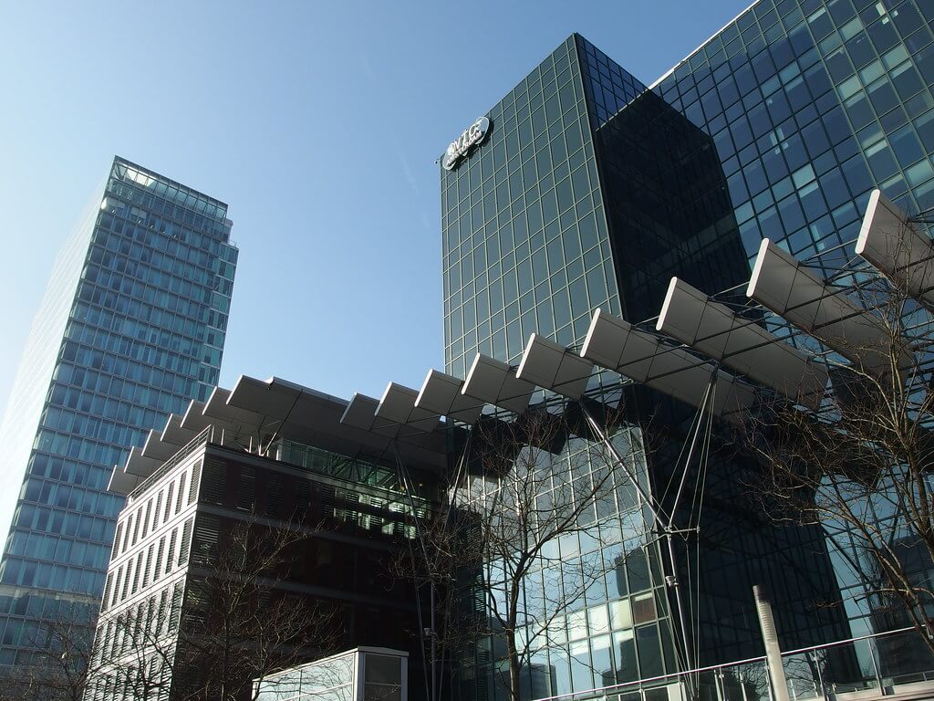 Zakelijk rijden in Amsterdam: hoe ondernemers luxe en duurzaamheid combineren