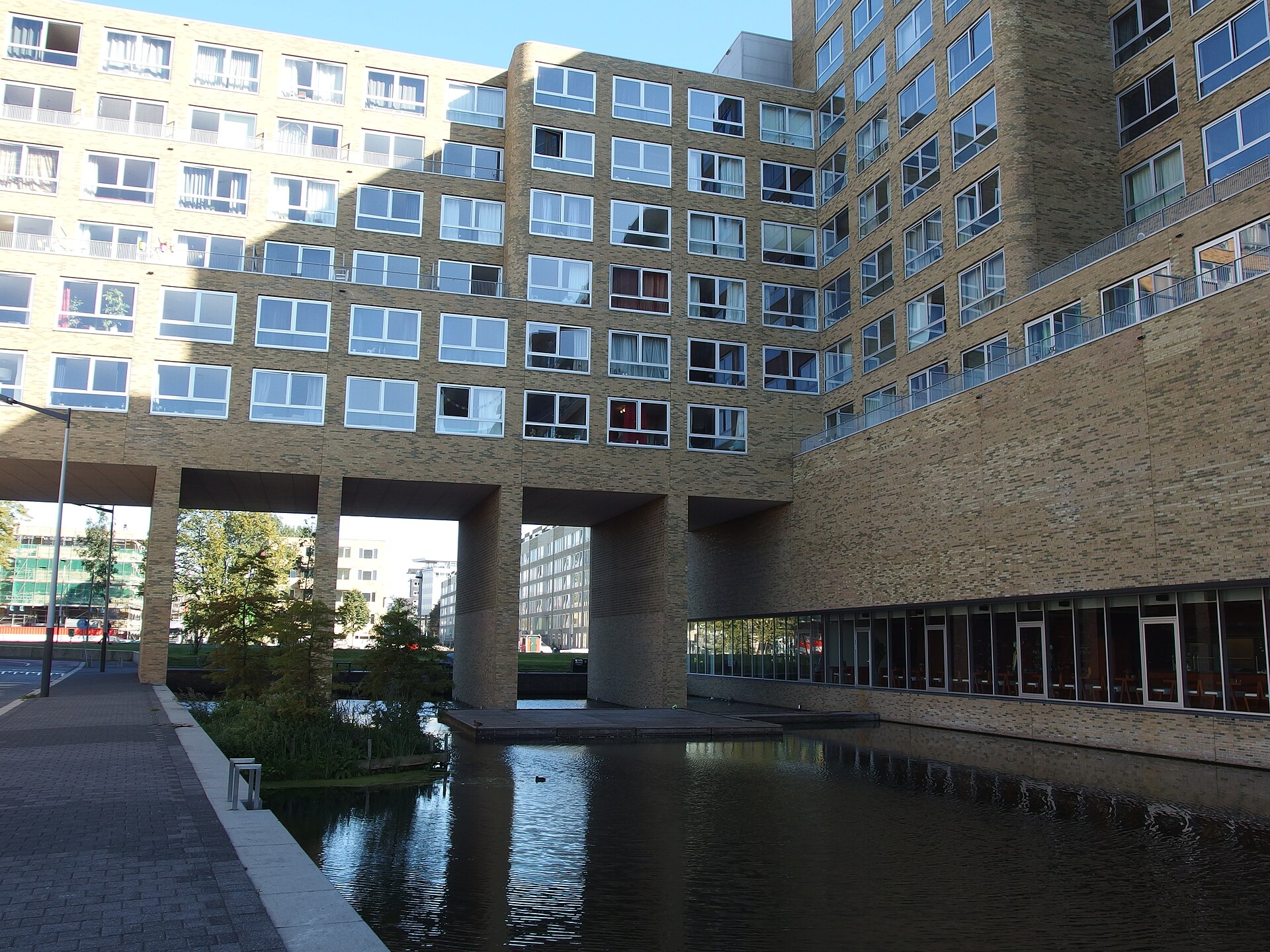 Moderne nieuwbouw aan de Erasmusgracht in Bos en Lommer, Amsterdam-West