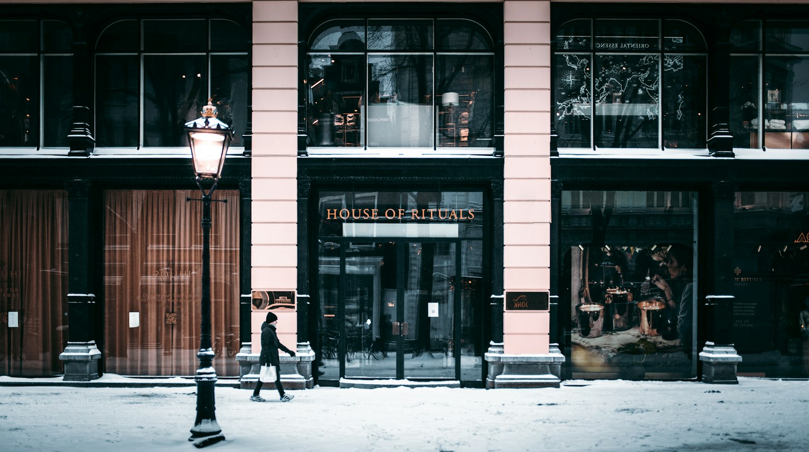 Gevel van House of Rituals aan het Spui in Amsterdam
